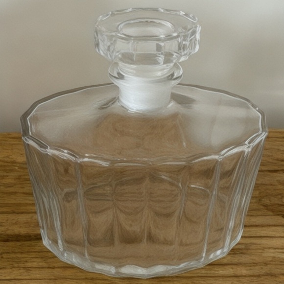 Luigi Bormioli Light and Music Glass Crystal Decanter - Picture 2 of 16